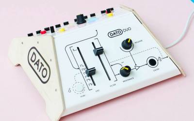 Dato Duo is a simplified synthesizer for kids of all ages