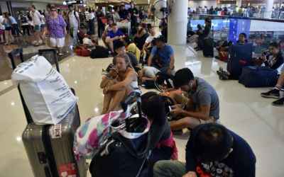 Volcanic ash keeps Bali airport shut